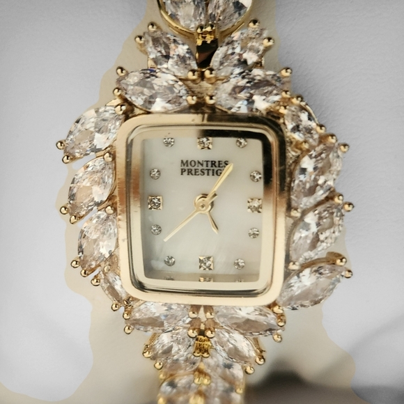 Montres Prestige Accessories - Elegant Gold Women's Watch